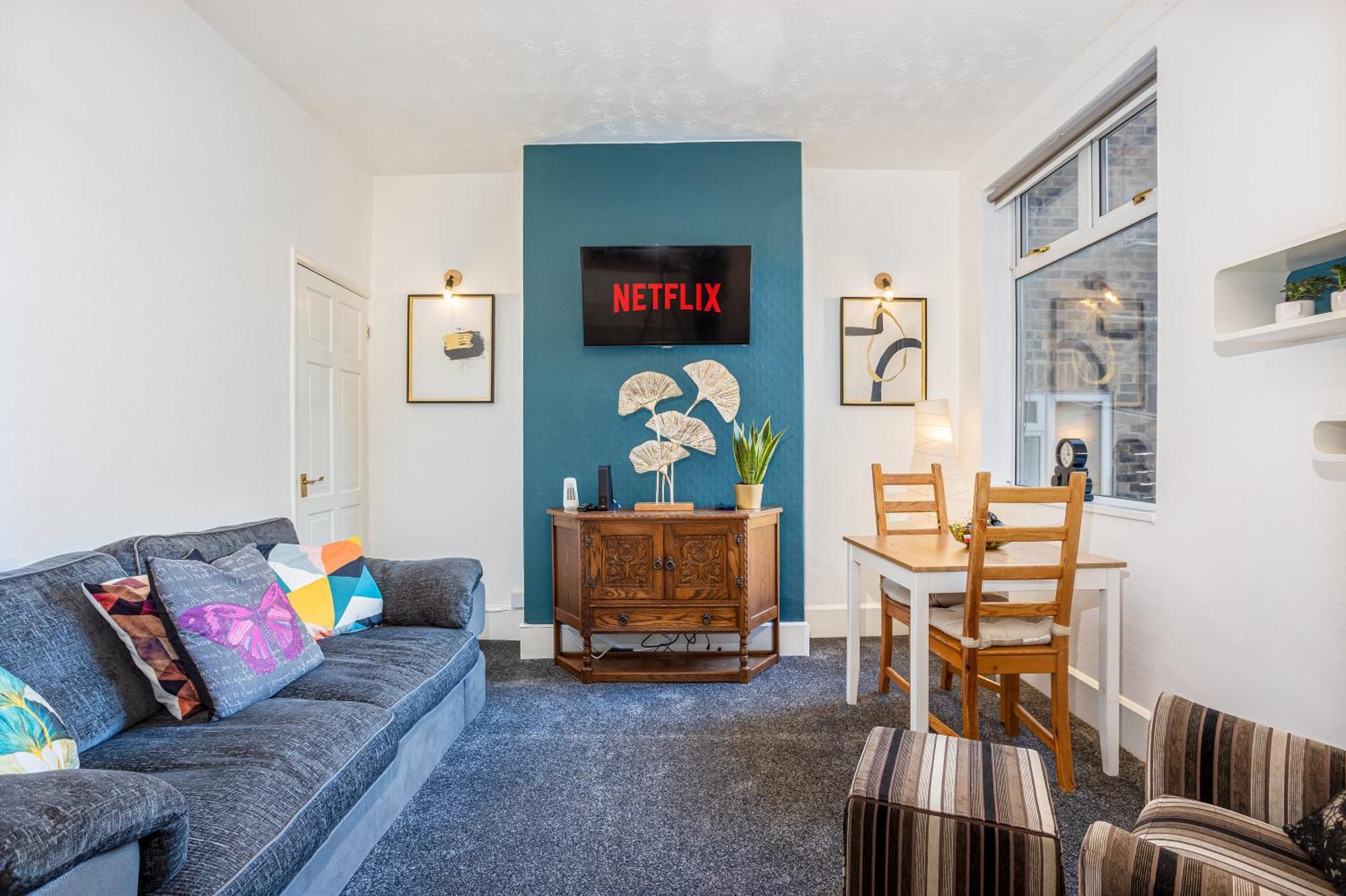 Coronation House By Yourstays - 3 Bedroom House In Newcastle-Under-Lyme Stoke-on-Trent Zewnętrze zdjęcie