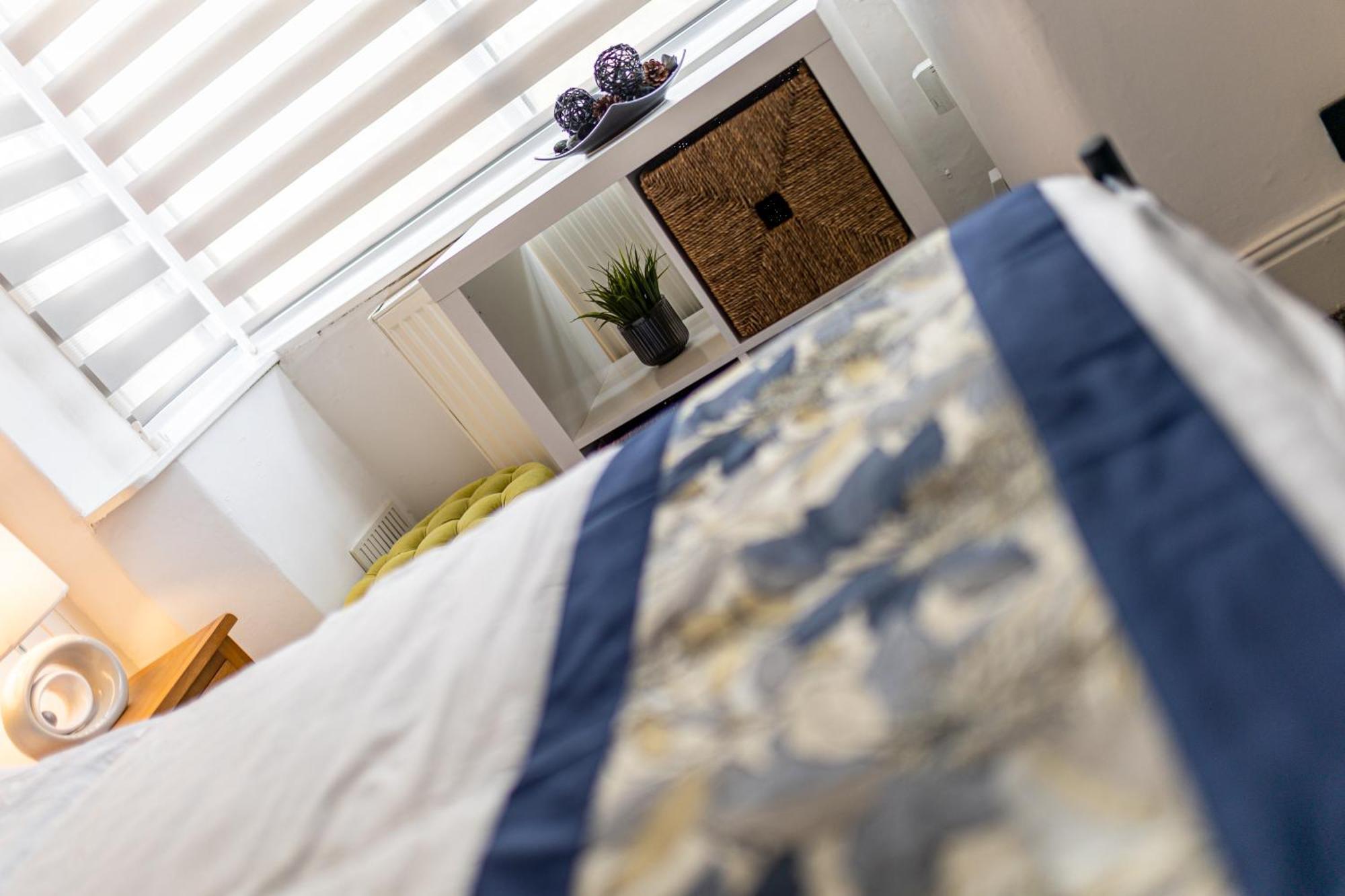 Coronation House By Yourstays - 3 Bedroom House In Newcastle-Under-Lyme Stoke-on-Trent Zewnętrze zdjęcie