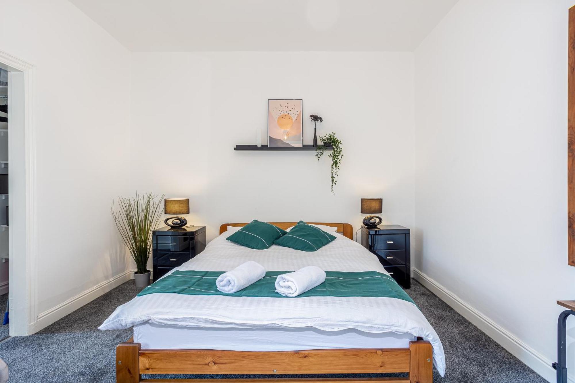 Coronation House By Yourstays - 3 Bedroom House In Newcastle-Under-Lyme Stoke-on-Trent Zewnętrze zdjęcie