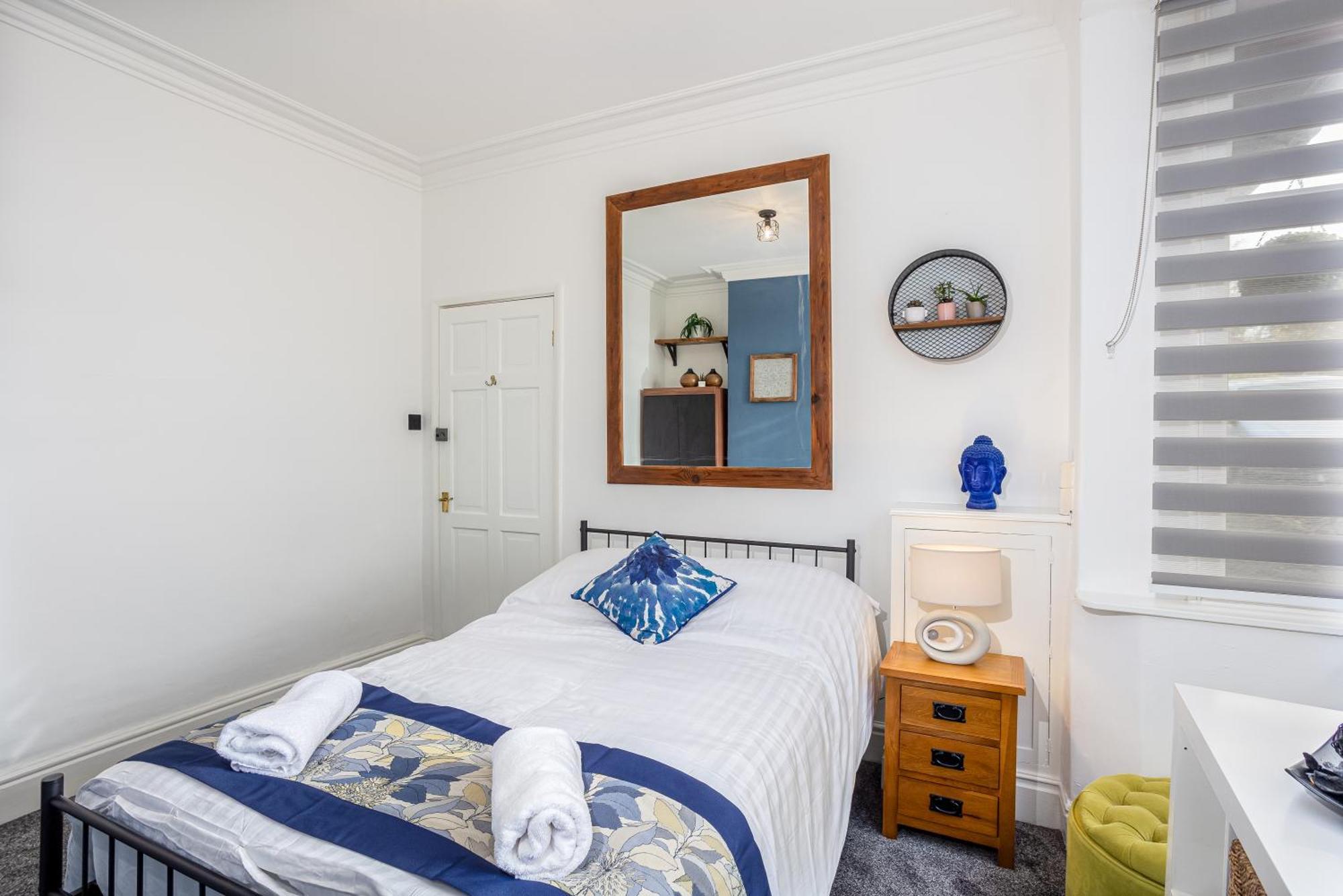 Coronation House By Yourstays - 3 Bedroom House In Newcastle-Under-Lyme Stoke-on-Trent Zewnętrze zdjęcie
